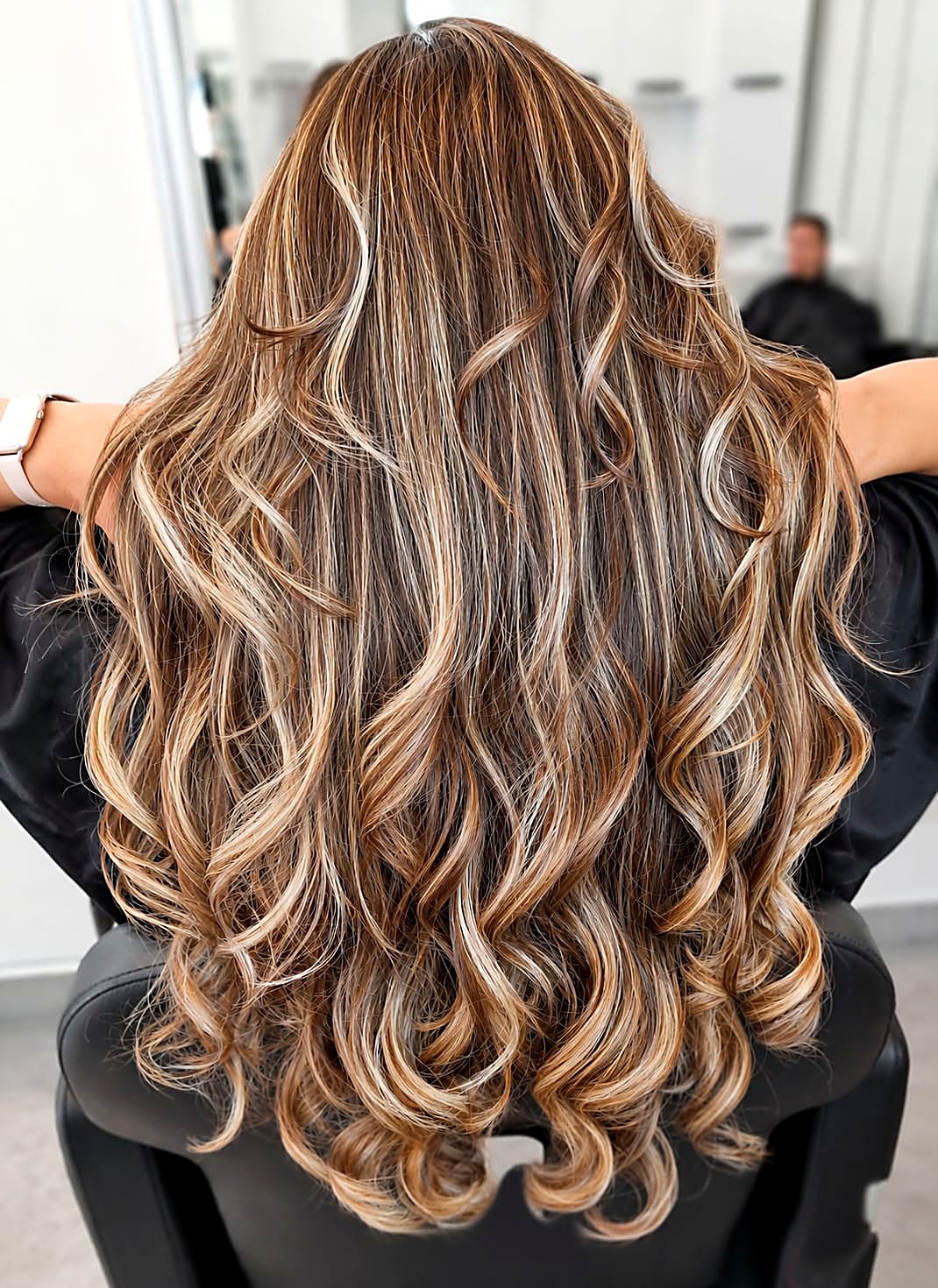 Brünette Balayage mit Wellen